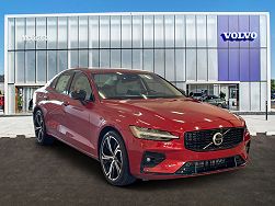 2024 Volvo S60 B5 Plus Dark Theme