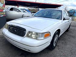2000 Ford Crown Victoria Base 