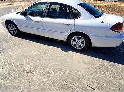 2005 Ford Taurus SE 