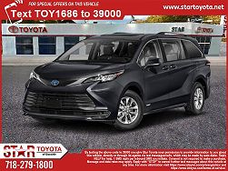 2023 Toyota Sienna LE 
