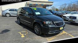 2016 Chrysler Town & Country S 