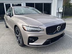 2024 Volvo S60 B5 Plus Dark Theme