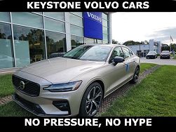 2024 Volvo S60 B5 Plus Dark Theme