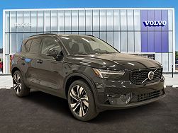 2024 Volvo XC40 B5 Plus Dark Theme