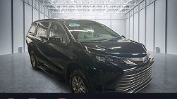 2024 Toyota Sienna LE 