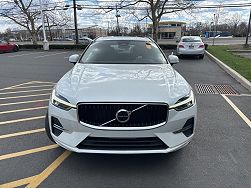 2022 Volvo XC60 B5 Momentum 