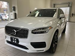 2021 Volvo XC90 T6 Momentum 