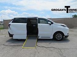 2024 Toyota Sienna LE 