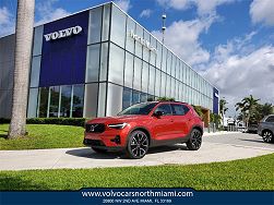 2024 Volvo XC40 B5 Ultimate Dark Theme