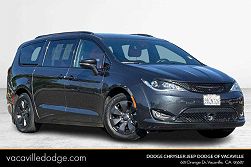 2020 Chrysler Pacifica Limited Red S