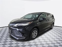 2023 Toyota Sienna LE 