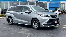 2022 Toyota Sienna LE 