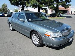 2005 Lincoln Town Car Signature Limited 